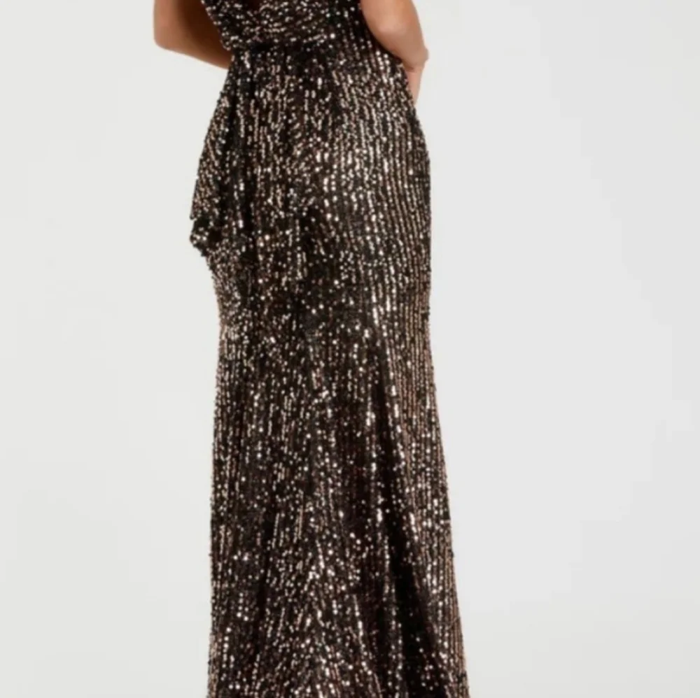 IEENA for Mac Duggal Sequin Dress - Picture 2 of 4